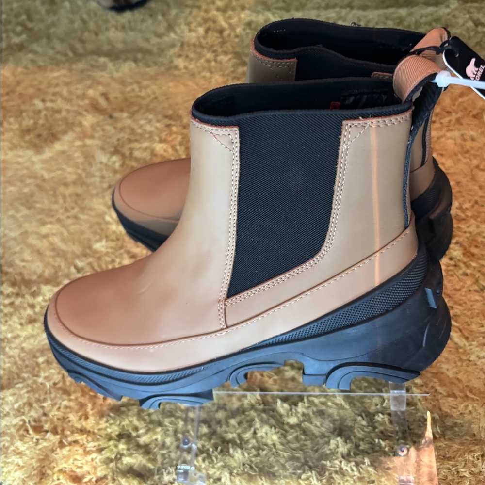 Sorel Women's Tan and Black Chelsea Ankle Boots